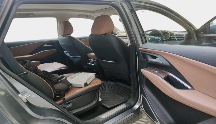 2024 MG HECTOR PLUS SHARP PRO 1.5 PETROL TURBO CVT 6 STR, Petrol, Automatic, 12,166 km, interior