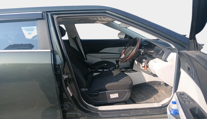 2024 Mahindra XUV 3XO MX3 1.2 L TCMPFi, Petrol, Manual, 11,663 km, interior