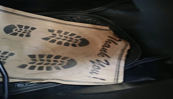 2017 Maruti Swift LXI (O), CNG, Manual, 1,57,202 km, interior