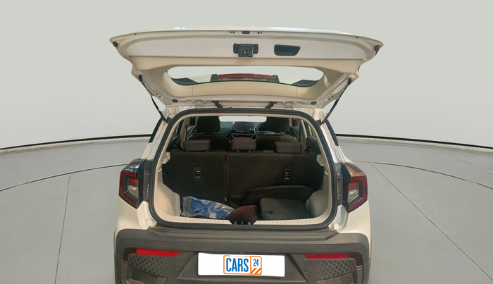 2024 Mahindra XUV 3XO AX5L 1.2 TGDi AT, Petrol, Automatic, 4,101 km, exterior