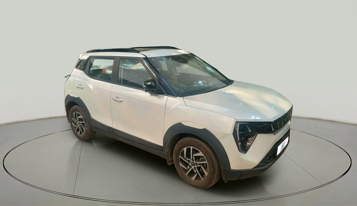 2024 Mahindra XUV 3XO AX5L 1.2 TGDi AT, Petrol, Automatic, 4,250 km, exterior