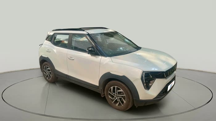 2024 Mahindra XUV 3XO AX5L 1.2 TGDi AT, Petrol, Automatic, 4,250 km, exterior