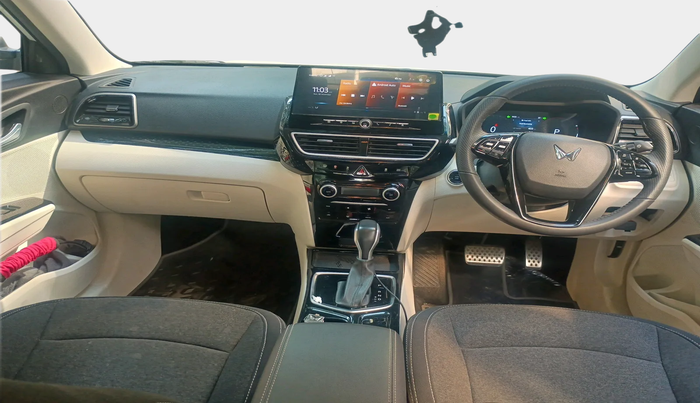 2024 Mahindra XUV 3XO AX5L 1.2 TGDi AT, Petrol, Automatic, 4,101 km, interior