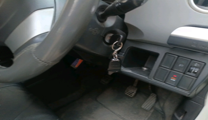 2011 Maruti Wagon R 1.0 LXI, Petrol, Manual, 32,081 km, interior