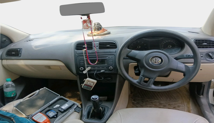 2011 Volkswagen Vento TRENDLINE 1.6, Petrol, Manual, 1,32,675 km, interior