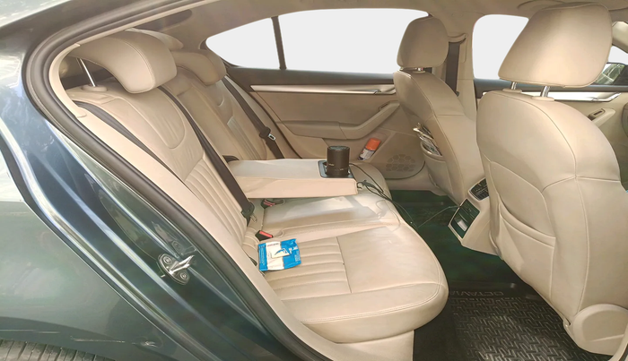 2019 Skoda Octavia STYLE 1.8 TSI AT, Petrol, Automatic, 1,39,851 km, interior