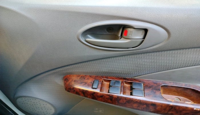 2011 Toyota Etios G, CNG, Manual, 1,34,999 km, interior