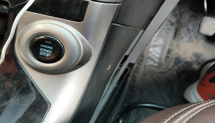 2019 Mahindra XUV500 W7, Diesel, Manual, 80,419 km, interior