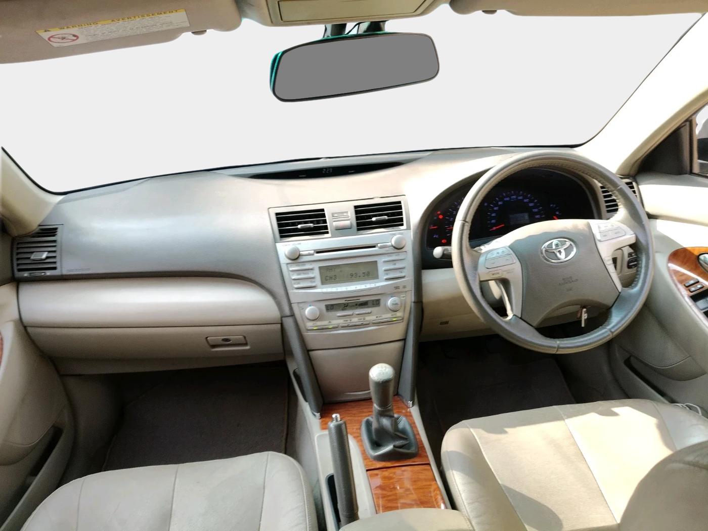 2011 Toyota Camry W1 MT, CNG, Manual, 31,225 km, interior