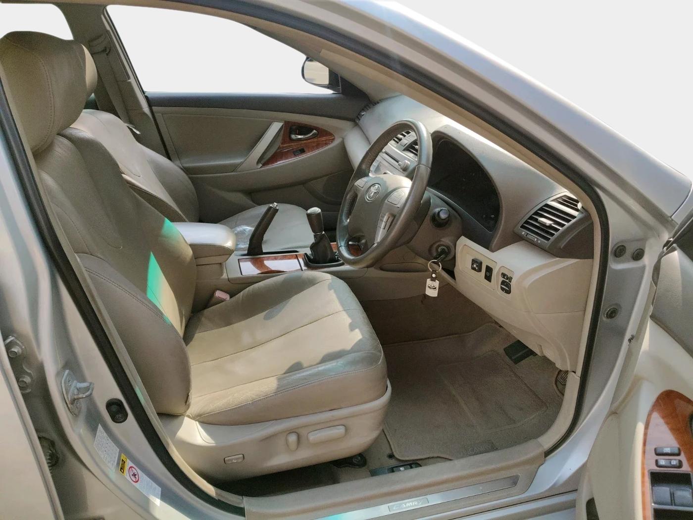 2011 Toyota Camry W1 MT, CNG, Manual, 31,225 km, interior