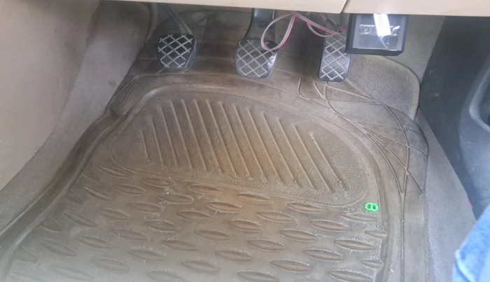 2011 Volkswagen Vento TRENDLINE 1.6, Petrol, Manual, 53,467 km, interior