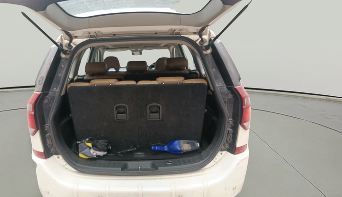 2018 Mahindra XUV500 W11, Diesel, Manual, 72,401 km, exterior