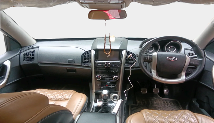 2018 Mahindra XUV500 W11, Diesel, Manual, 72,401 km, interior