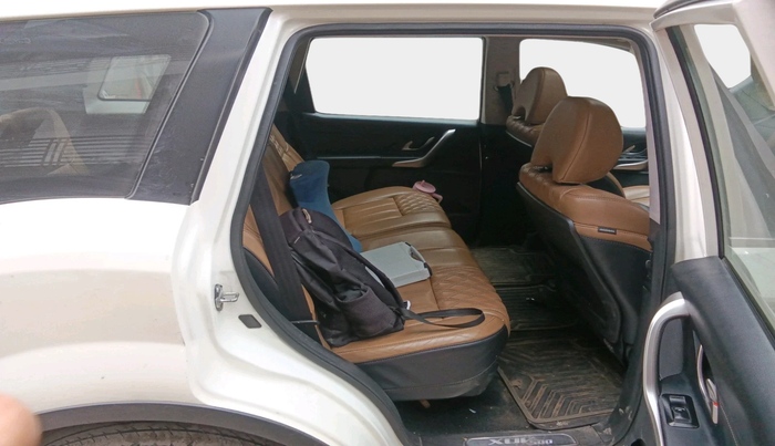 2018 Mahindra XUV500 W11, Diesel, Manual, 72,401 km, interior