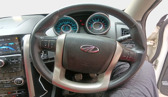 2018 Mahindra XUV500 W11, Diesel, Manual, 72,401 km, interior