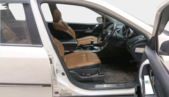 2018 Mahindra XUV500 W11, Diesel, Manual, 72,401 km, interior