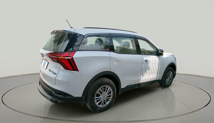 2025 Mahindra XUV700 MX Petrol MT 7 STR, Petrol, Manual, 506 km, exterior