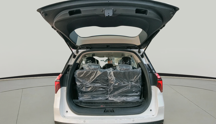 2025 Mahindra XUV700 MX Petrol MT 7 STR, Petrol, Manual, 506 km, exterior