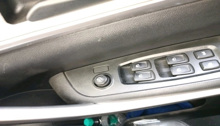 2025 Mahindra XUV700 MX Petrol MT 7 STR, Petrol, Manual, 506 km, interior