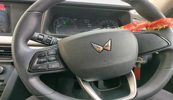 2025 Mahindra XUV700 MX Petrol MT 7 STR, Petrol, Manual, 506 km, interior