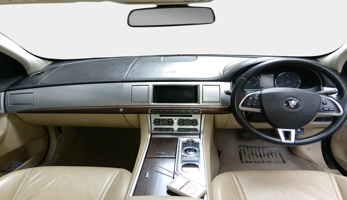 2014 Jaguar XF 2.2 DIESEL LUXURY, Diesel, Automatic, 25,400 km, interior