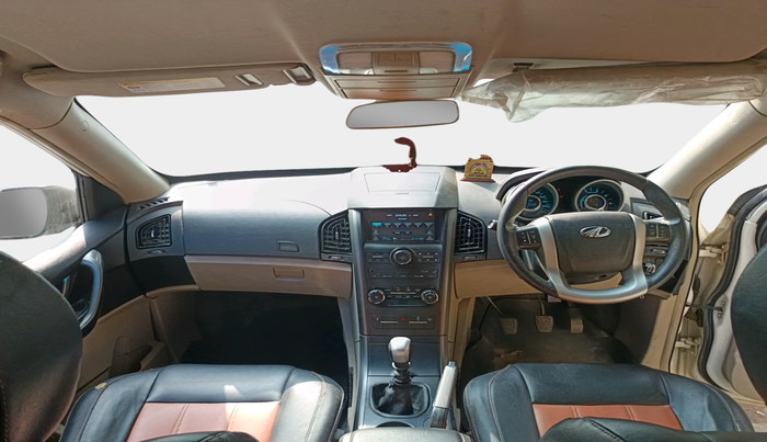 2018 Mahindra XUV500 W6 1.99, Diesel, Manual, 76,329 km, interior
