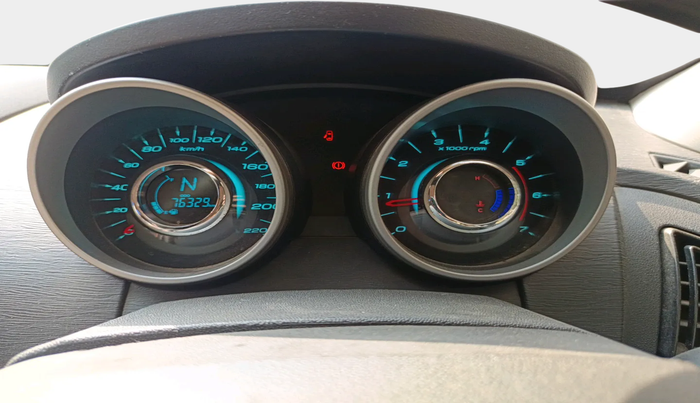 2018 Mahindra XUV500 W6 1.99, Diesel, Manual, 76,329 km, interior