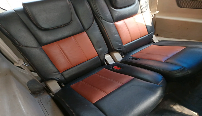 2018 Mahindra XUV500 W6 1.99, Diesel, Manual, 76,329 km, interior