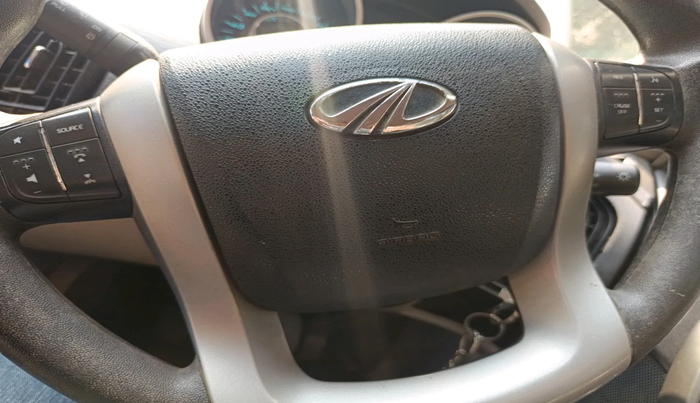 2018 Mahindra XUV500 W6 1.99, Diesel, Manual, 76,329 km, interior