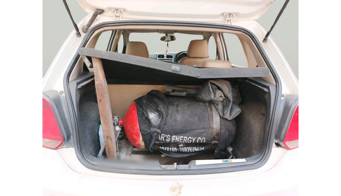 2014 Volkswagen Polo HIGHLINE1.2L, Petrol, Manual, 1,34,700 km, exterior