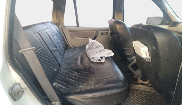 2017 Mahindra Scorpio S4 PLUS 1.99 INTELLI-HYBRID, Diesel, Manual, 99,316 km, interior