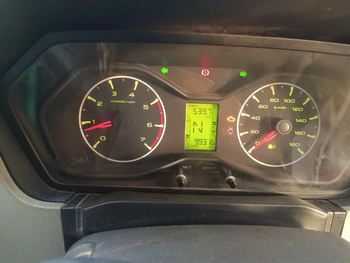 2017 Mahindra Scorpio S4 PLUS 1.99 INTELLI-HYBRID, Diesel, Manual, 99,316 km, interior