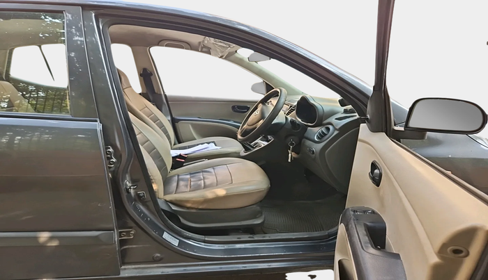 2012 Hyundai i10 ERA 1.1, Petrol, Manual, 1,17,764 km, interior