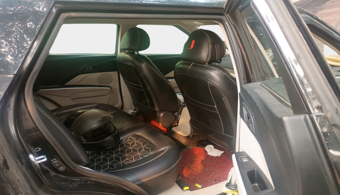 2022 Mahindra XUV300 W4 1.2 PETROL, Petrol, Manual, 21,845 km, interior