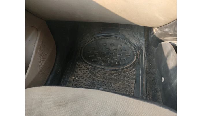 2013 Hyundai Eon ERA +, CNG, Manual, 1,14,500 km, interior