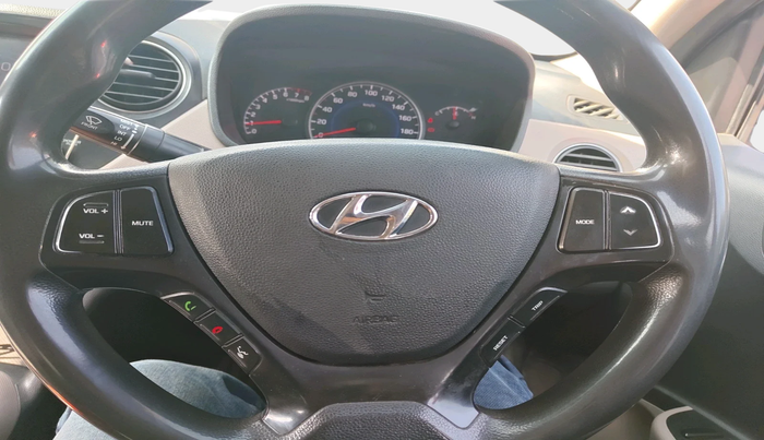 2017 Hyundai Grand i10 SPORTZ (O) 1.2 KAPPA VTVT, Petrol, Manual, 1,31,225 km, interior