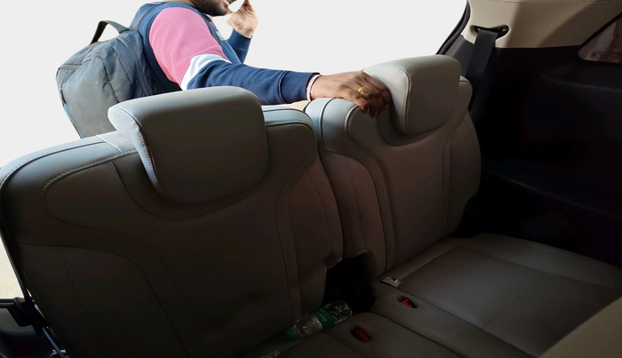 2023 Mahindra XUV700 AX 7 P AT 7 STR, Petrol, Automatic, 21,009 km, interior