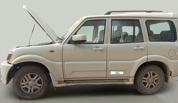 2014 Mahindra Scorpio VLX 2WD AIRBAG, Diesel, Manual, 82,797 km, exterior