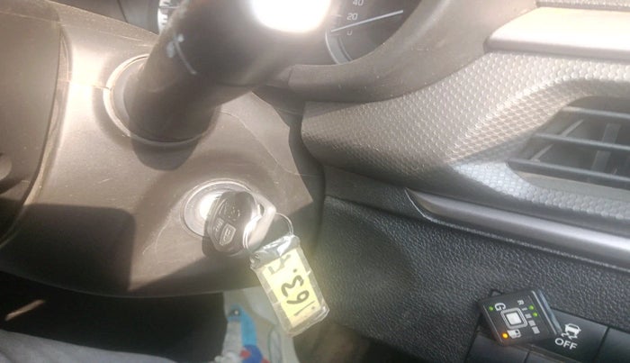 2023 Maruti BREZZA VXI, Petrol, Manual, 14,154 km, interior