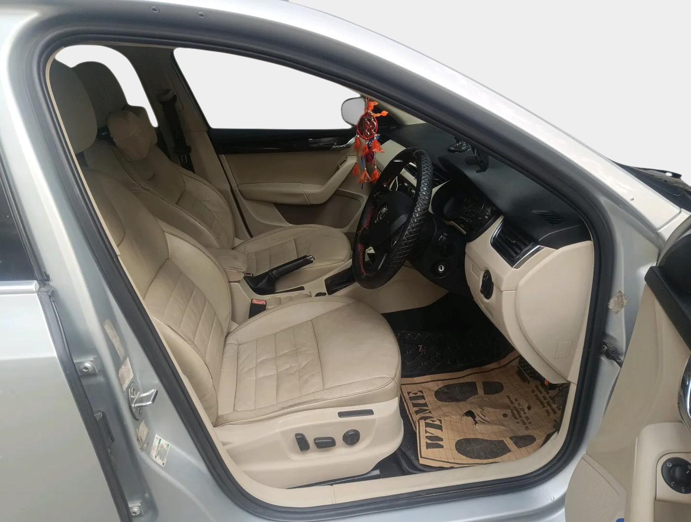 2013 Skoda Octavia ELEGANCE 1.8 TSI AT, Petrol, Automatic, 84,804 km, interior