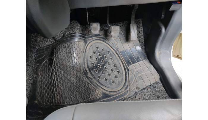 2018 Mahindra Kuv100 K2 TRIP CNG, Petrol, Manual, 52,049 km, interior