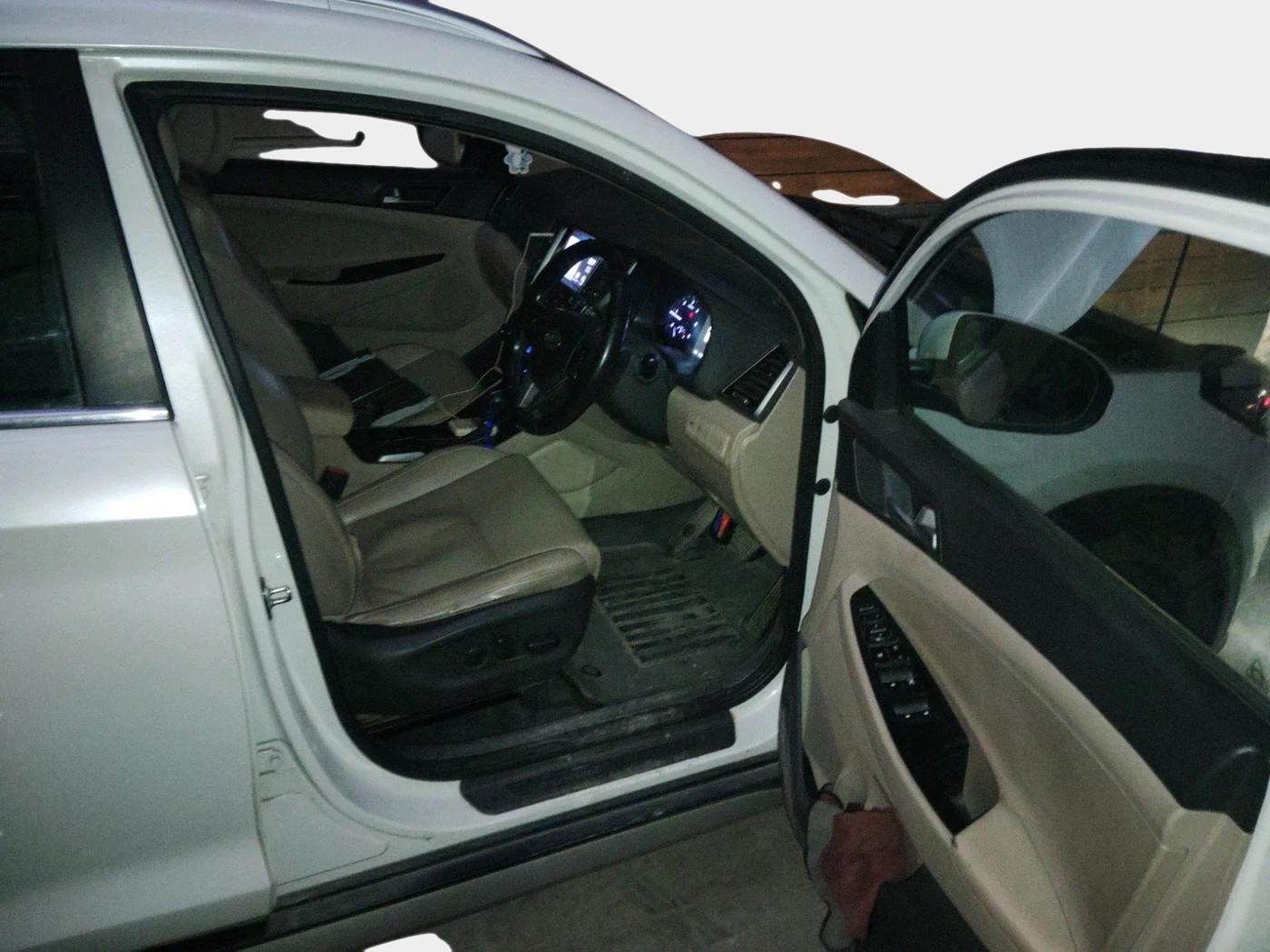 2017 Hyundai Tucson GLS 2WD AT DIESEL, Diesel, Automatic, 1,11,885 km, interior
