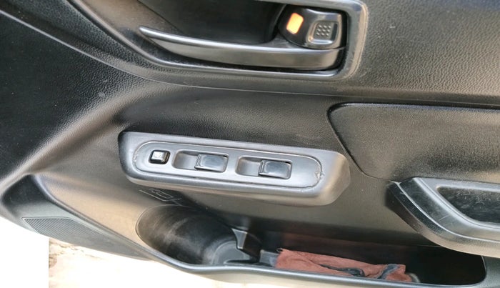 2018 Maruti Swift LXI, Petrol, Manual, 71,884 km, interior