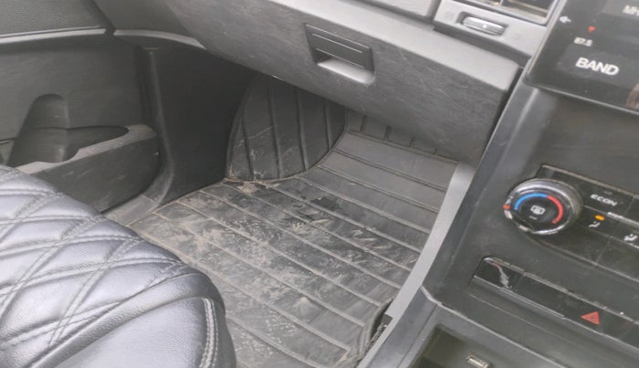 2019 Mahindra XUV500 W5, Diesel, Manual, 97,306 km, interior