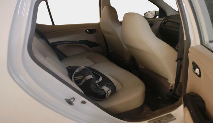 2011 Hyundai i10 MAGNA 1.2, Petrol, Manual, 30,433 km, interior