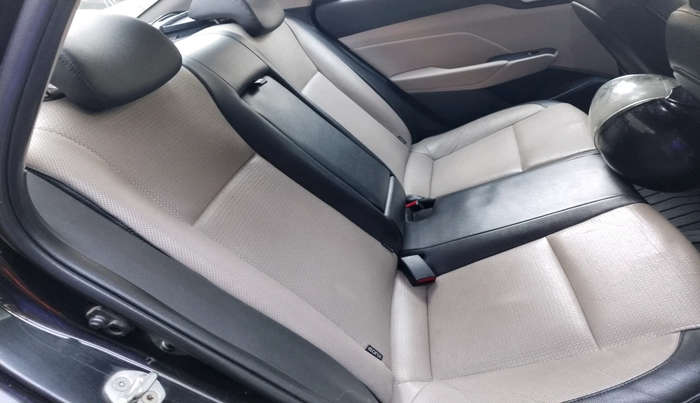 2018 Hyundai Verna 1.6 SX (O) CRDI MT, Diesel, Manual, 1,18,483 km, interior