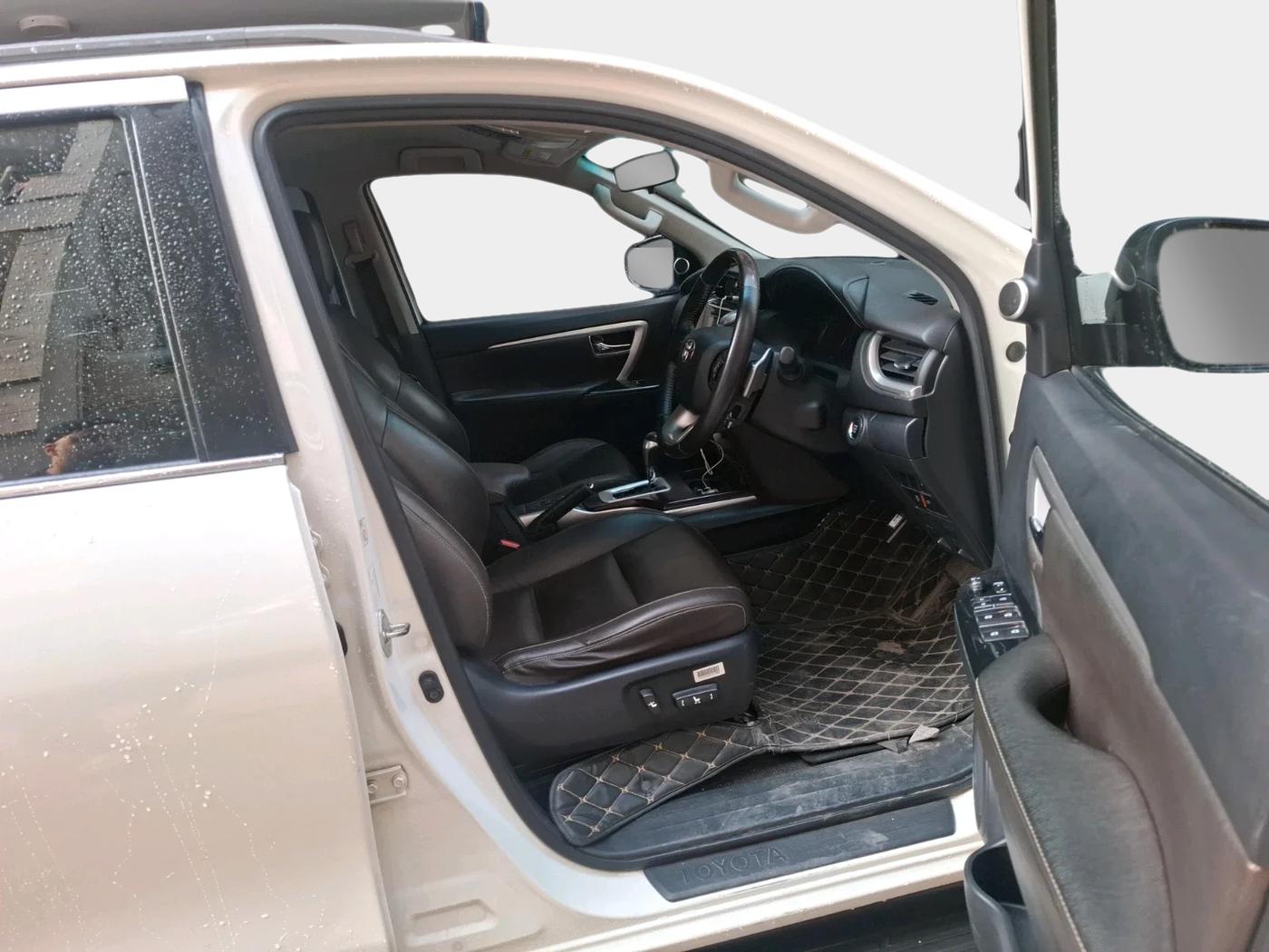 2017 Toyota Fortuner 2.8 4X2 AT, Diesel, Automatic, 61,371 km, interior