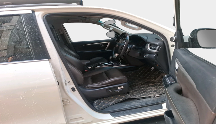 2017 Toyota Fortuner 2.8 4X2 AT, Diesel, Automatic, 61,371 km, interior