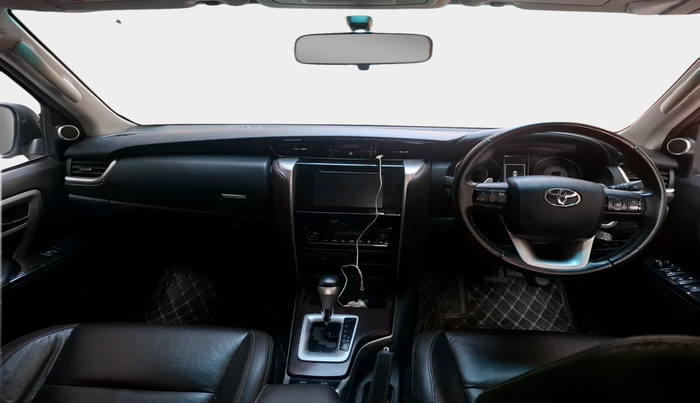 2017 Toyota Fortuner 2.8 4X2 AT, Diesel, Automatic, 61,371 km, interior