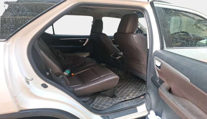 2017 Toyota Fortuner 2.8 4X2 AT, Diesel, Automatic, 61,371 km, interior